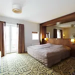 Montra Parkhotel Otel 4*