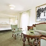 Montra Parkhotel Hotel 4*