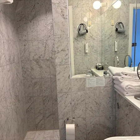 ホテル Montra Parkhotel 4*