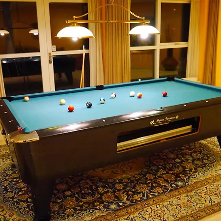 ホテル Montra Parkhotel