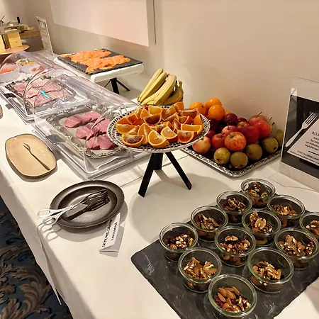 ホテル Montra Parkhotel 4*