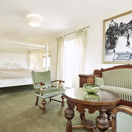 Montra Parkhotel Otel 4*