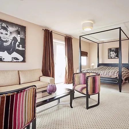 Montra Parkhotel Otel 4*