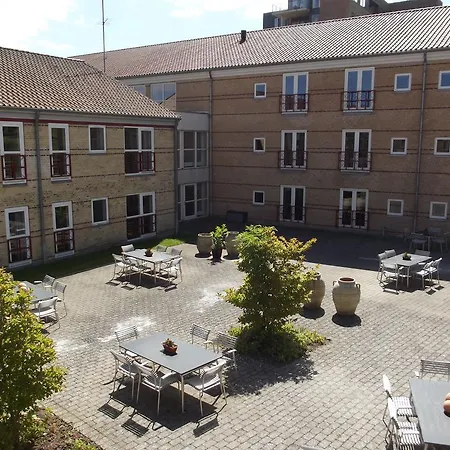 מלון Montra Parkhotel 4*