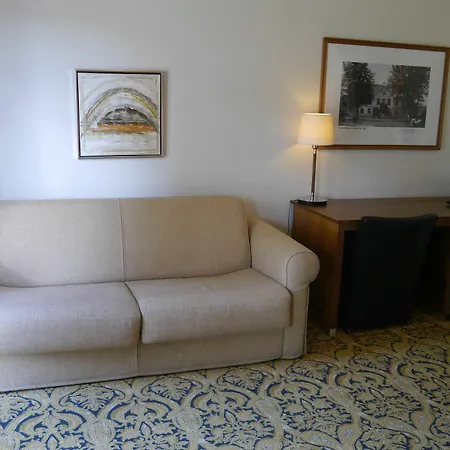 Montra Parkhotel Hotel