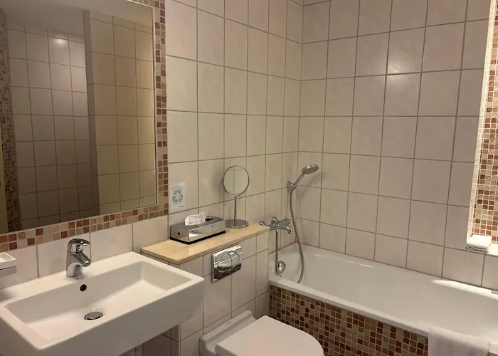 מלון Montra Parkhotel